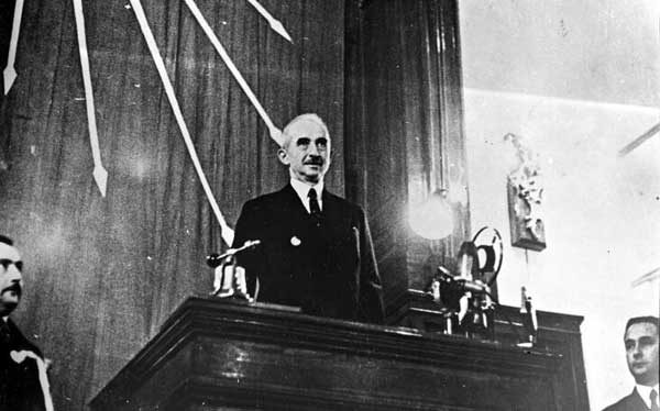 İsmet İnönü’nün Türkiye Cumhuriyeti’nin ikinci cumhurbaşkanı olması çok zor görünüyordu. Ama tarih çok farklı biçimde tecelli edecekti. Türkiye Cumhuriyeti'nin İkinci Cumhurbaşkanı İsmet İnönü